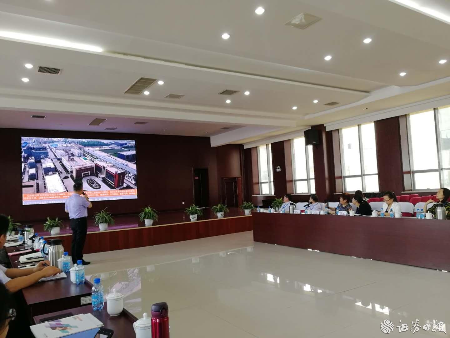 山東-2-山東證監(jiān)局組織開展“走進(jìn)身邊上市公司”活動(dòng)來到山東赫達(dá) 王僖 攝.jpg